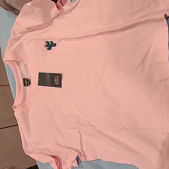 ❤️10/$16 New wild fable cactus shirt - Picture 2 of 3